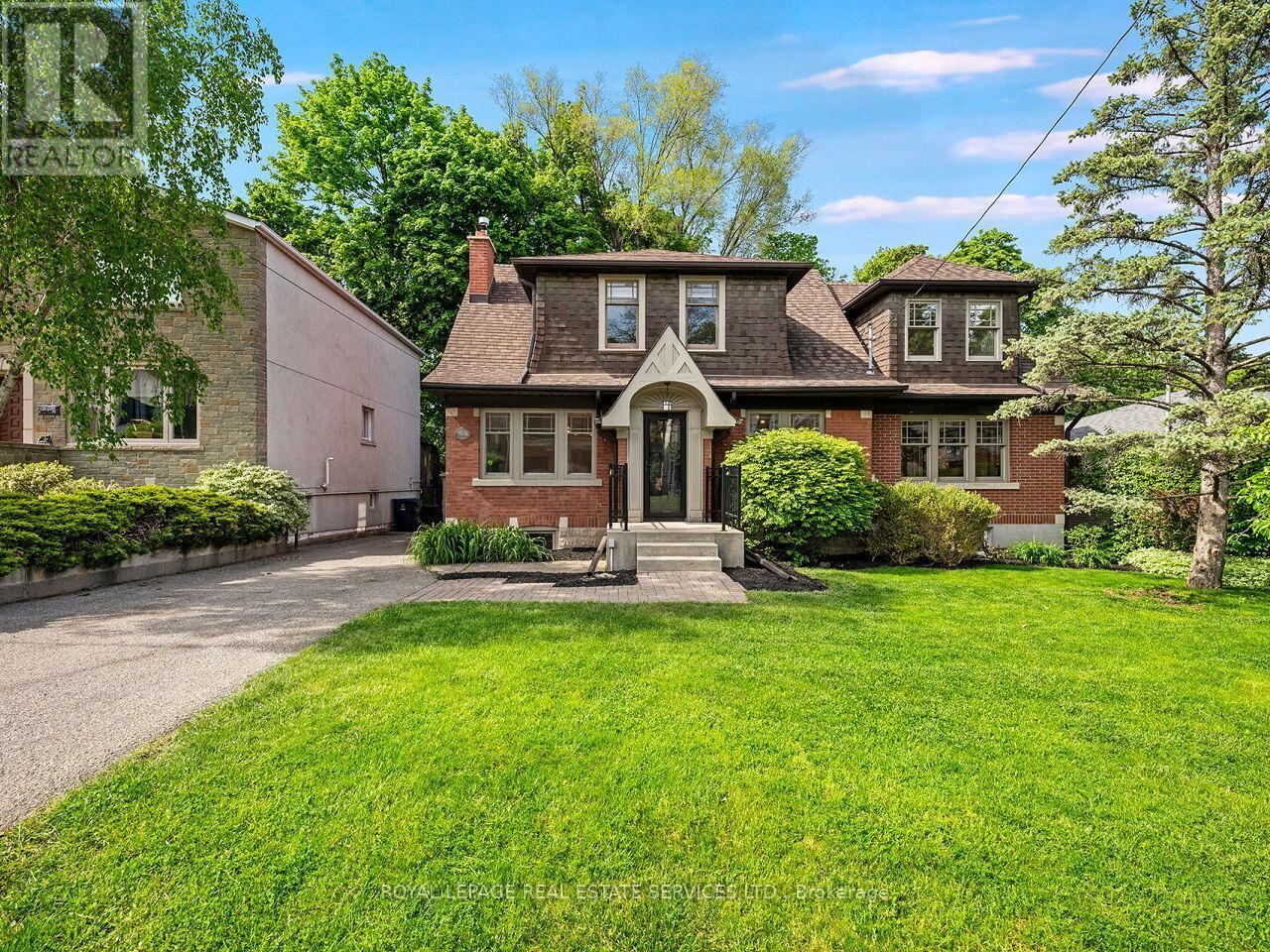 <div class="slider-price">$1,829,000</div><p>54 Oakfield Drive, Toronto, Ontario</p>