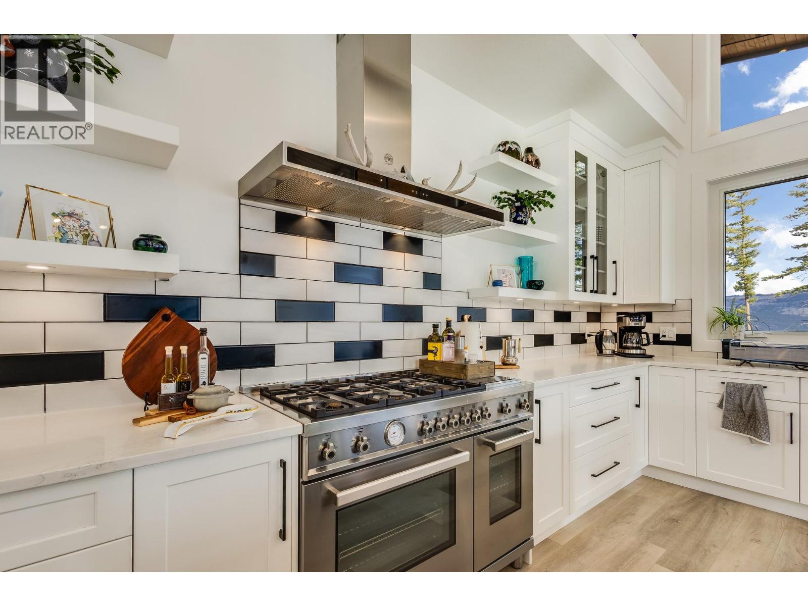 7235 Dunwaters Road Kelowna Photo 14