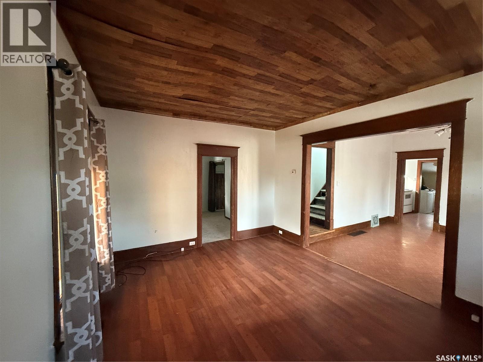 308 5th Avenue W, Assiniboia, Saskatchewan  S0H 0B0 - Photo 4 - SK028026