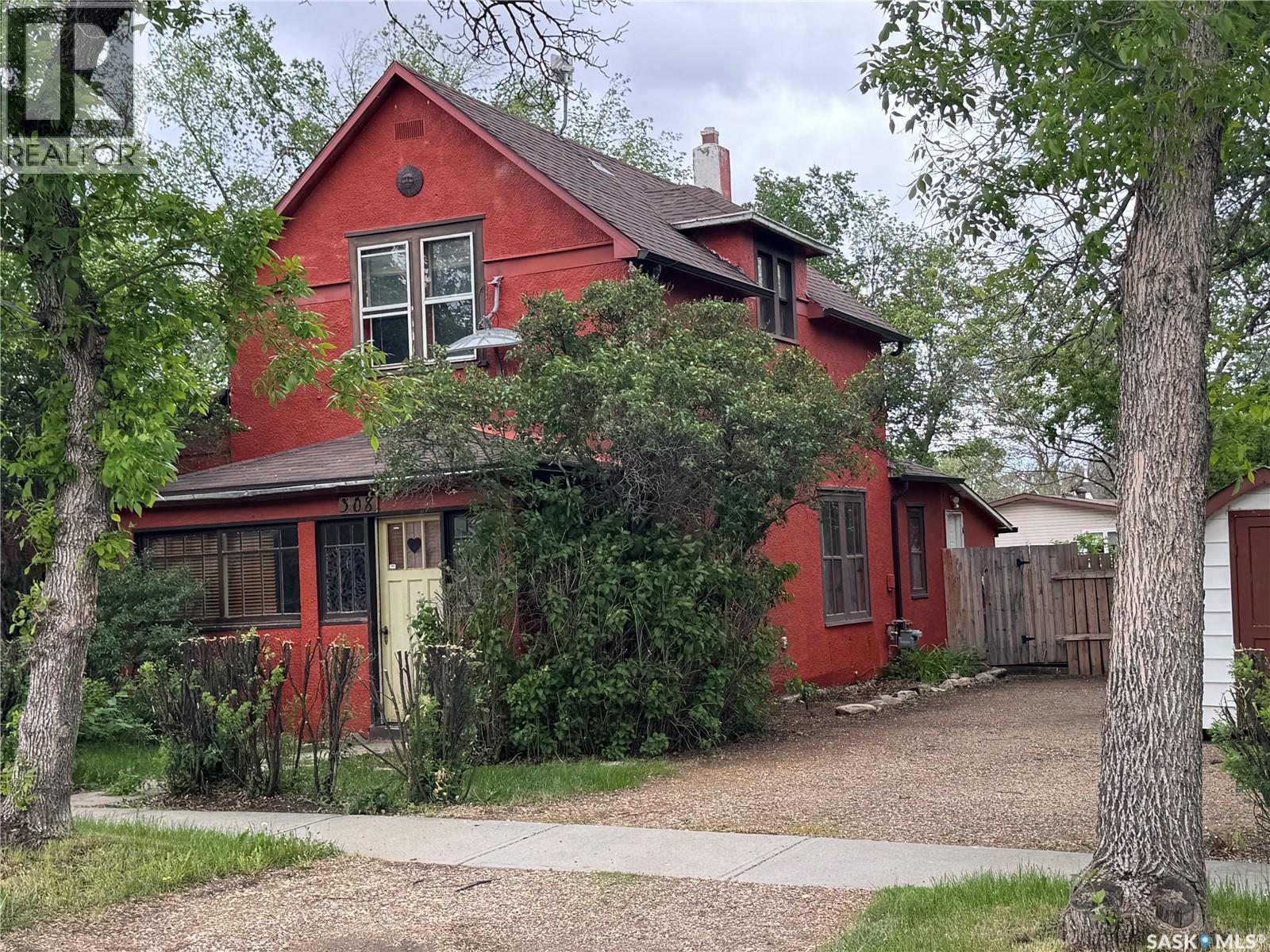 308 5th AVENUE W, Assiniboia, Saskatchewan