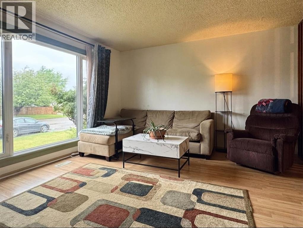 42 Selkirk Road W, Lethbridge, Alberta  T1K 4N6 - Photo 3 - A2314012
