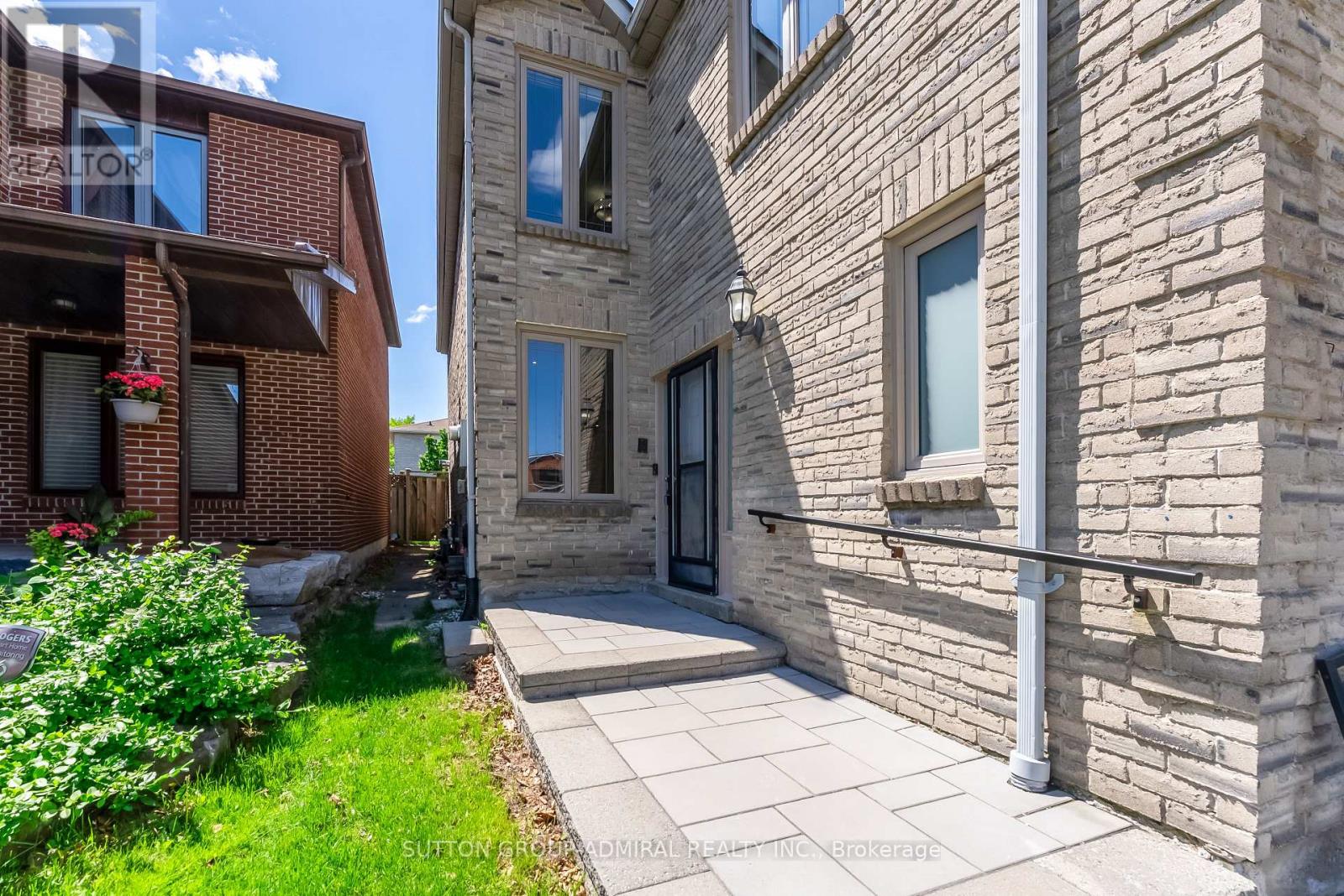 79 Brickstone Circle, Vaughan, Ontario  L4J 6M5 - Photo 3 - N13244172