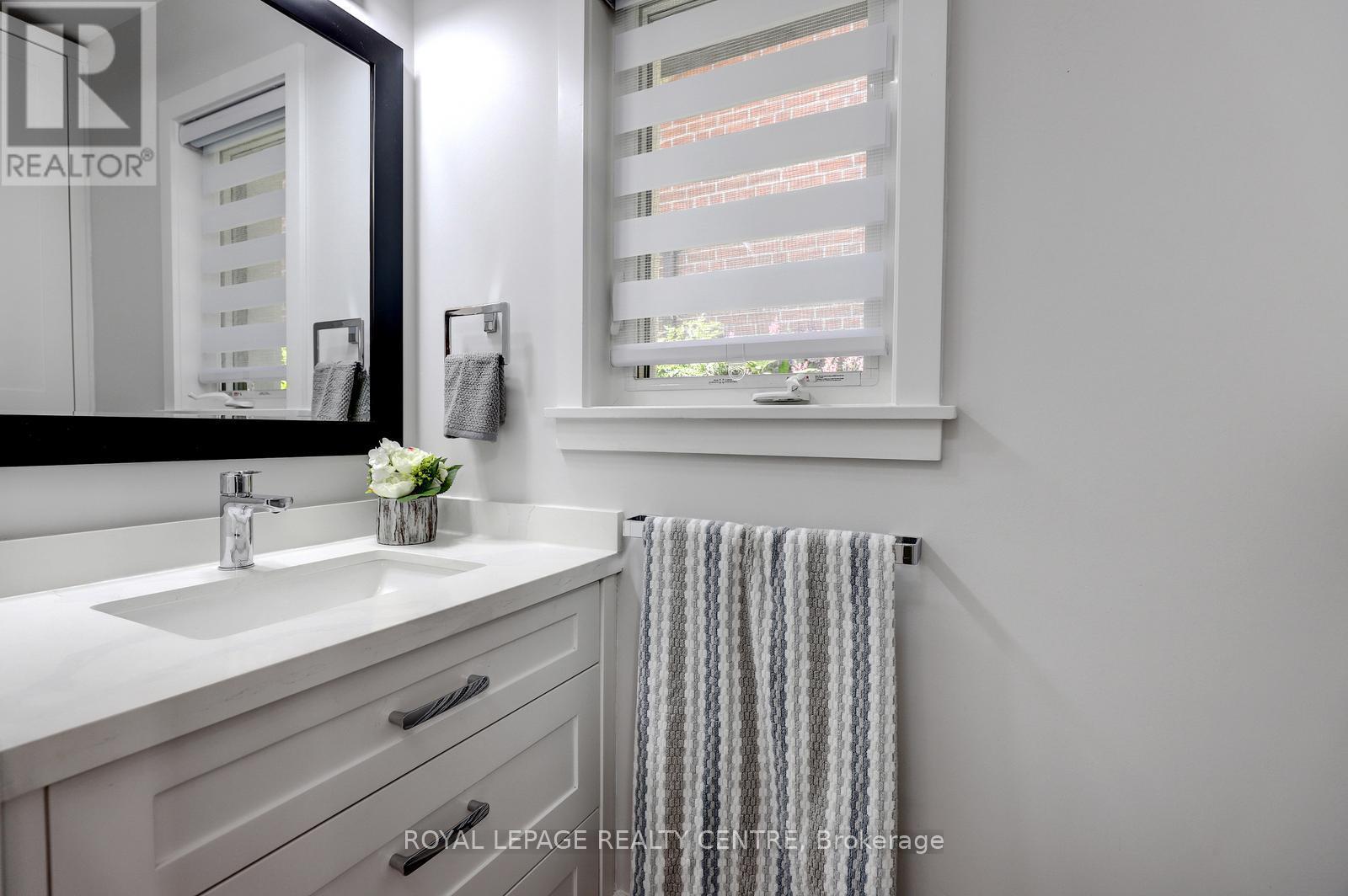 2257 Springfield Court, Mississauga, Ontario  L5K 1V3 - Photo 17 - W13245000