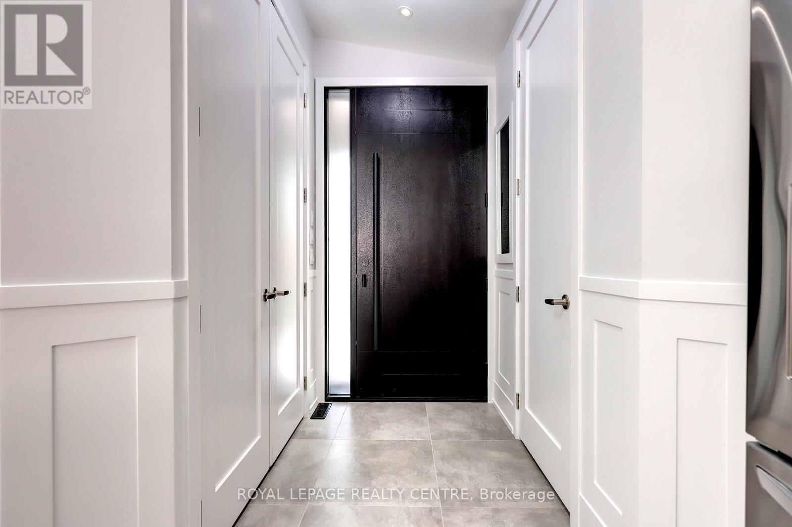 2257 Springfield Court, Mississauga, Ontario  L5K 1V3 - Photo 3 - W13245000