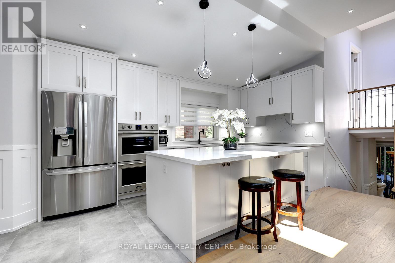 2257 Springfield Court, Mississauga, Ontario  L5K 1V3 - Photo 5 - W13245000