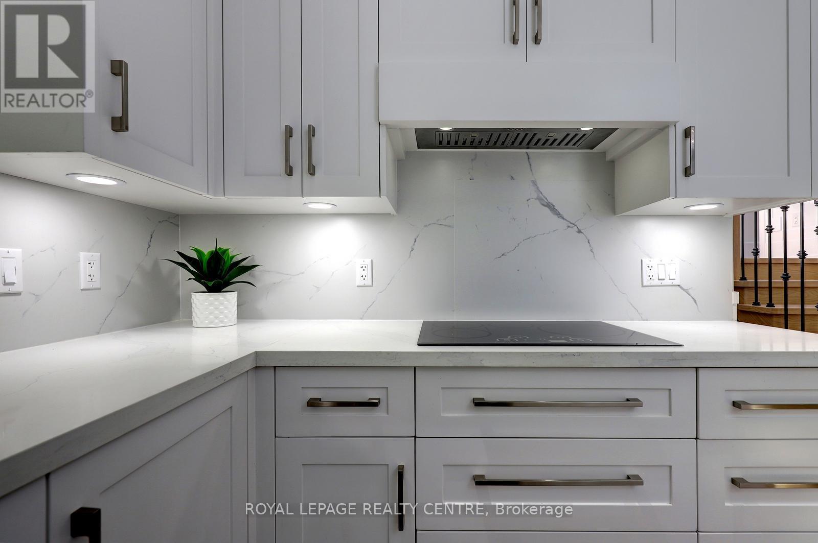 2257 Springfield Court, Mississauga, Ontario  L5K 1V3 - Photo 7 - W13245000