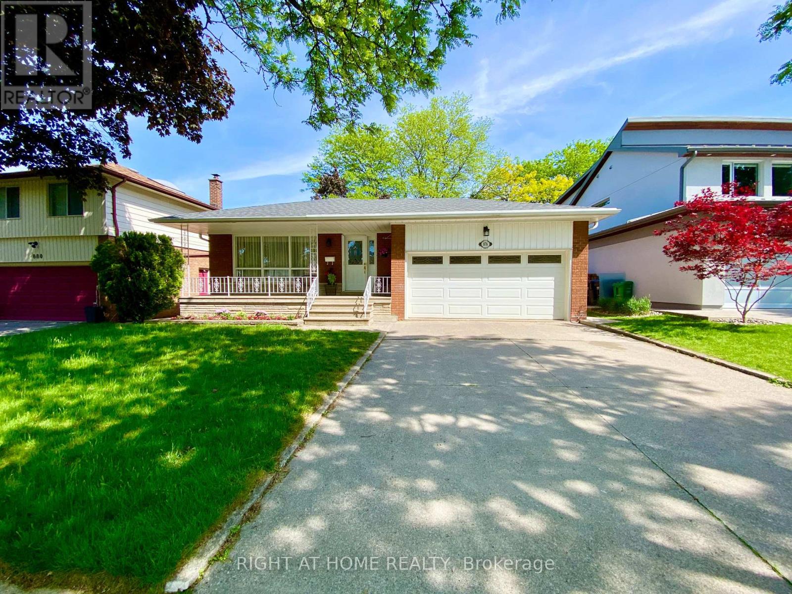 876 HOLLOWTREE CRESCENT, Mississauga, Ontario