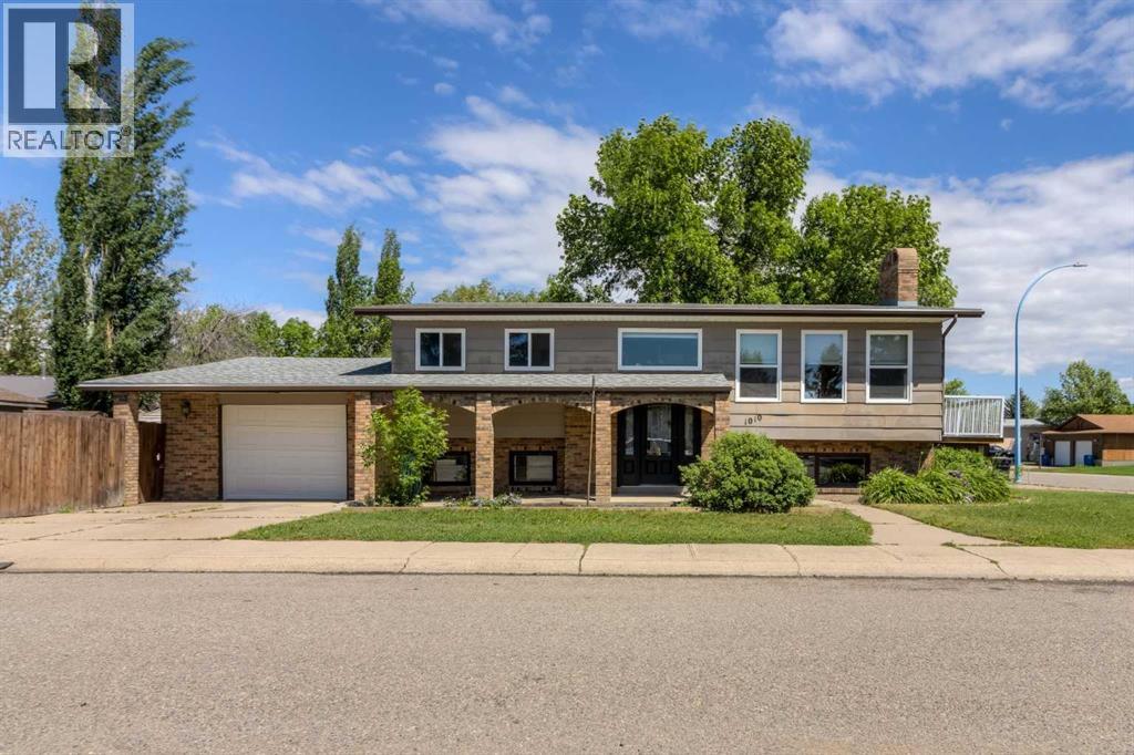 1010 22 Avenue, Coaldale, Alberta