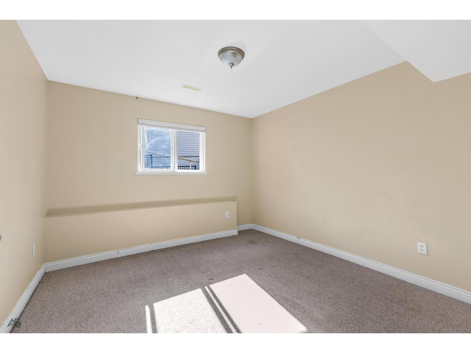 Listing image 24