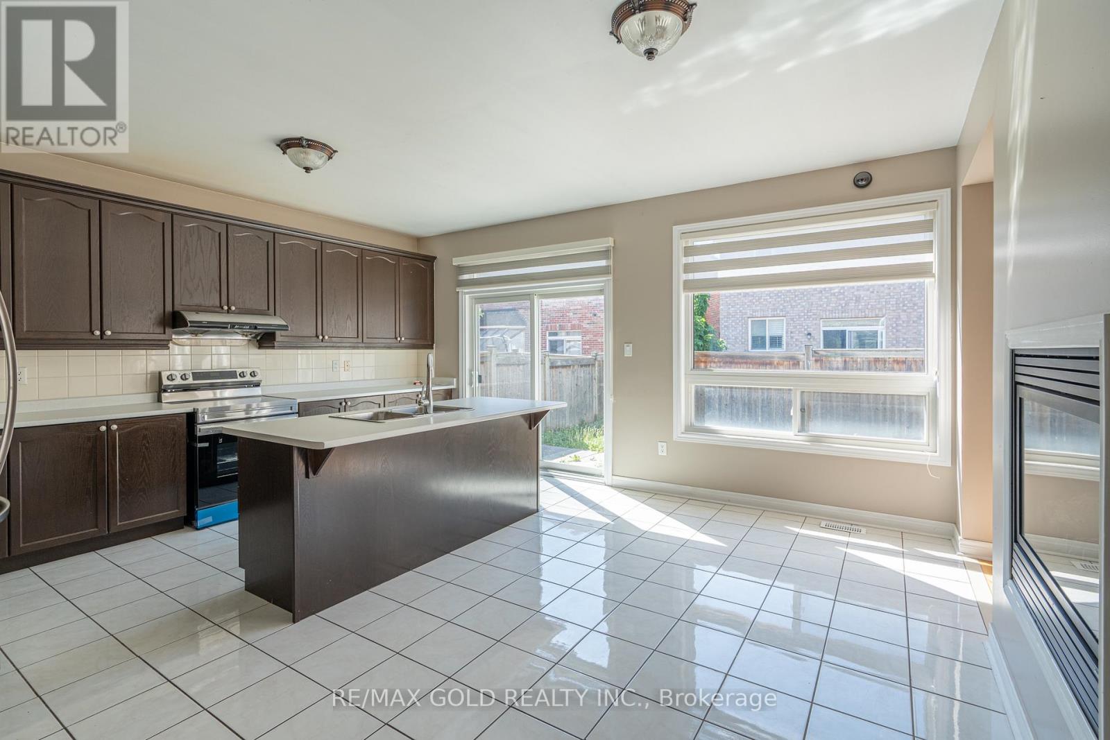 428 Father Tobin Road, Brampton, Ontario  L6R 0S2 - Photo 11 - W13233146
