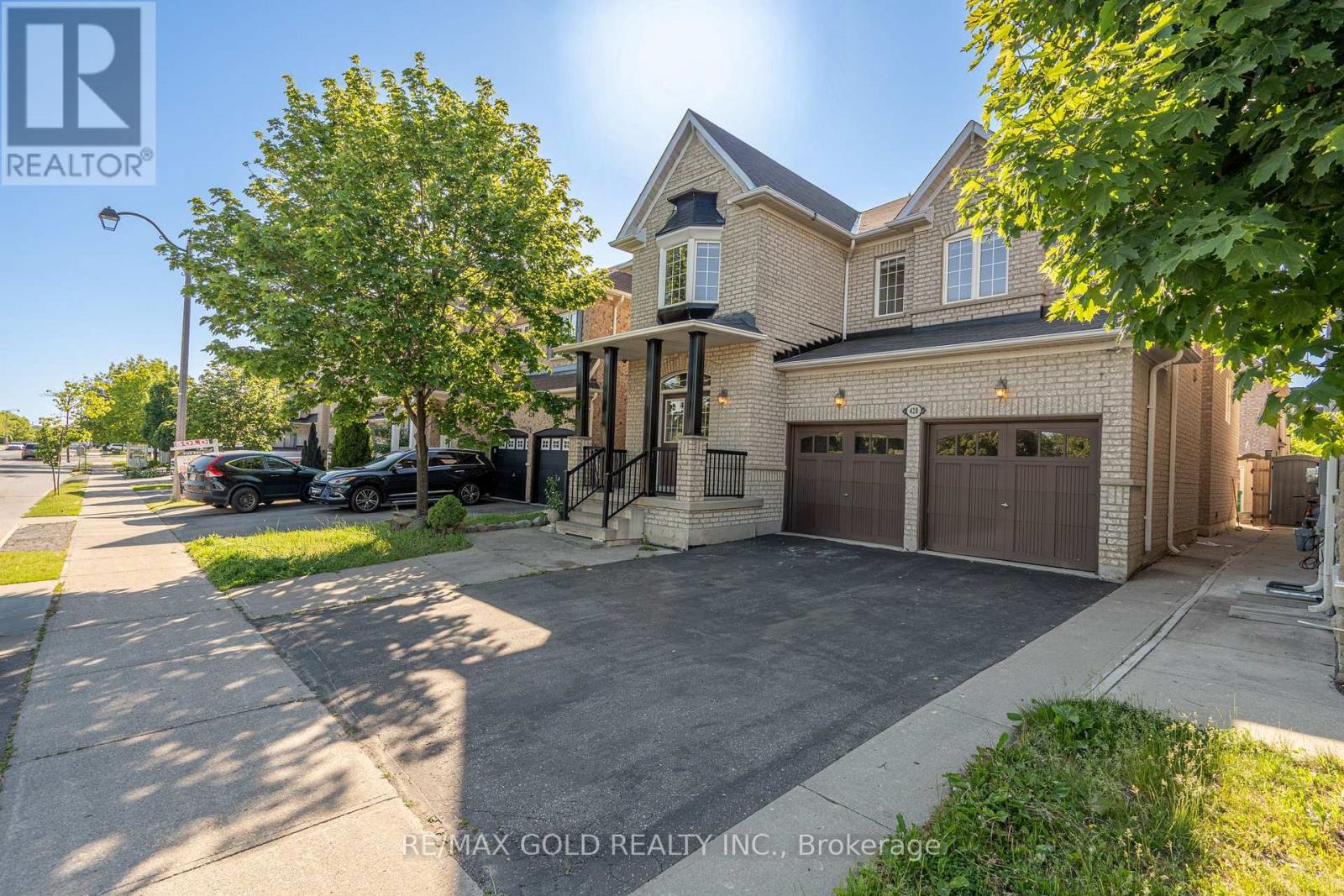 428 Father Tobin Road, Brampton, Ontario  L6R 0S2 - Photo 2 - W13233146