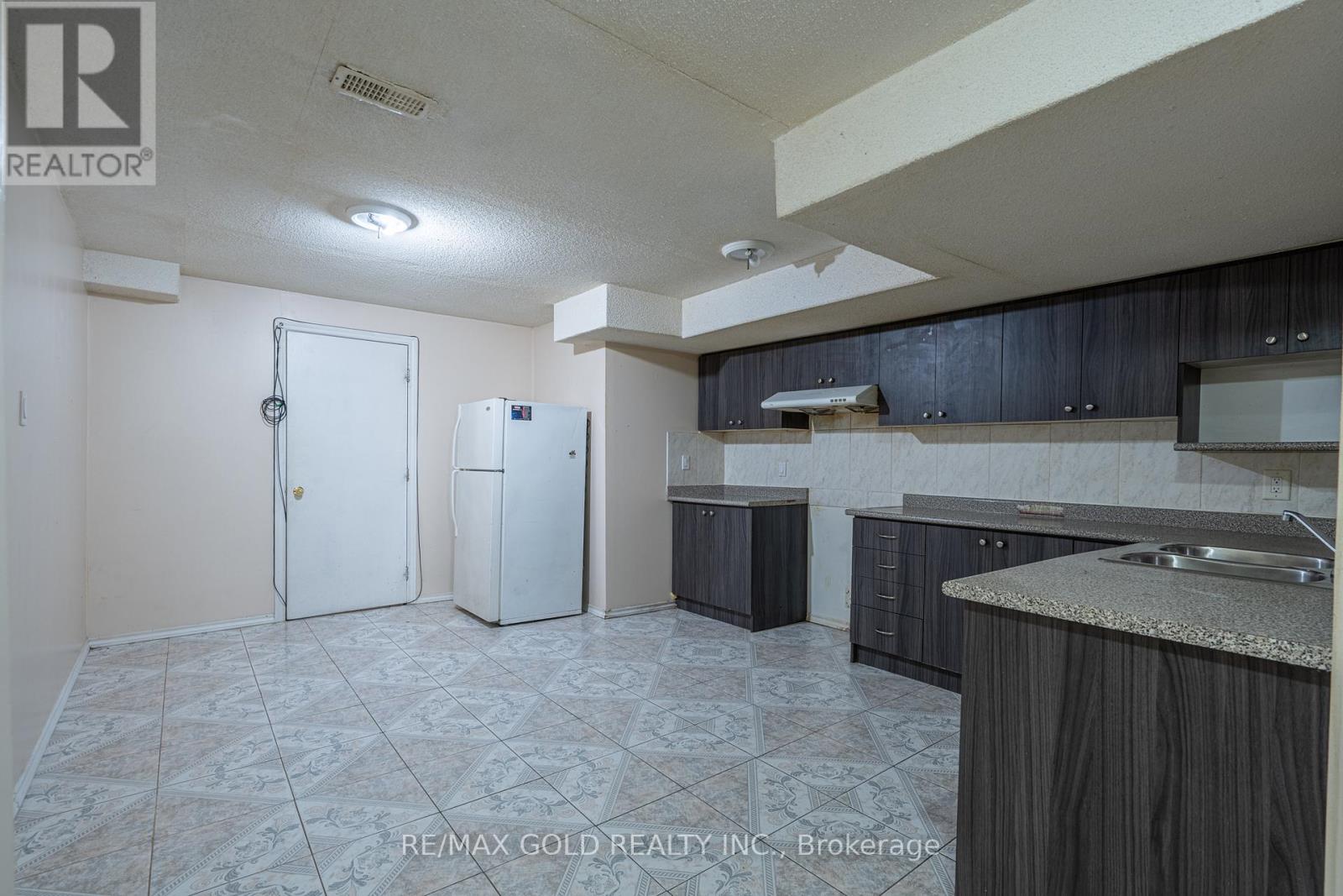 428 Father Tobin Road, Brampton, Ontario  L6R 0S2 - Photo 34 - W13233146
