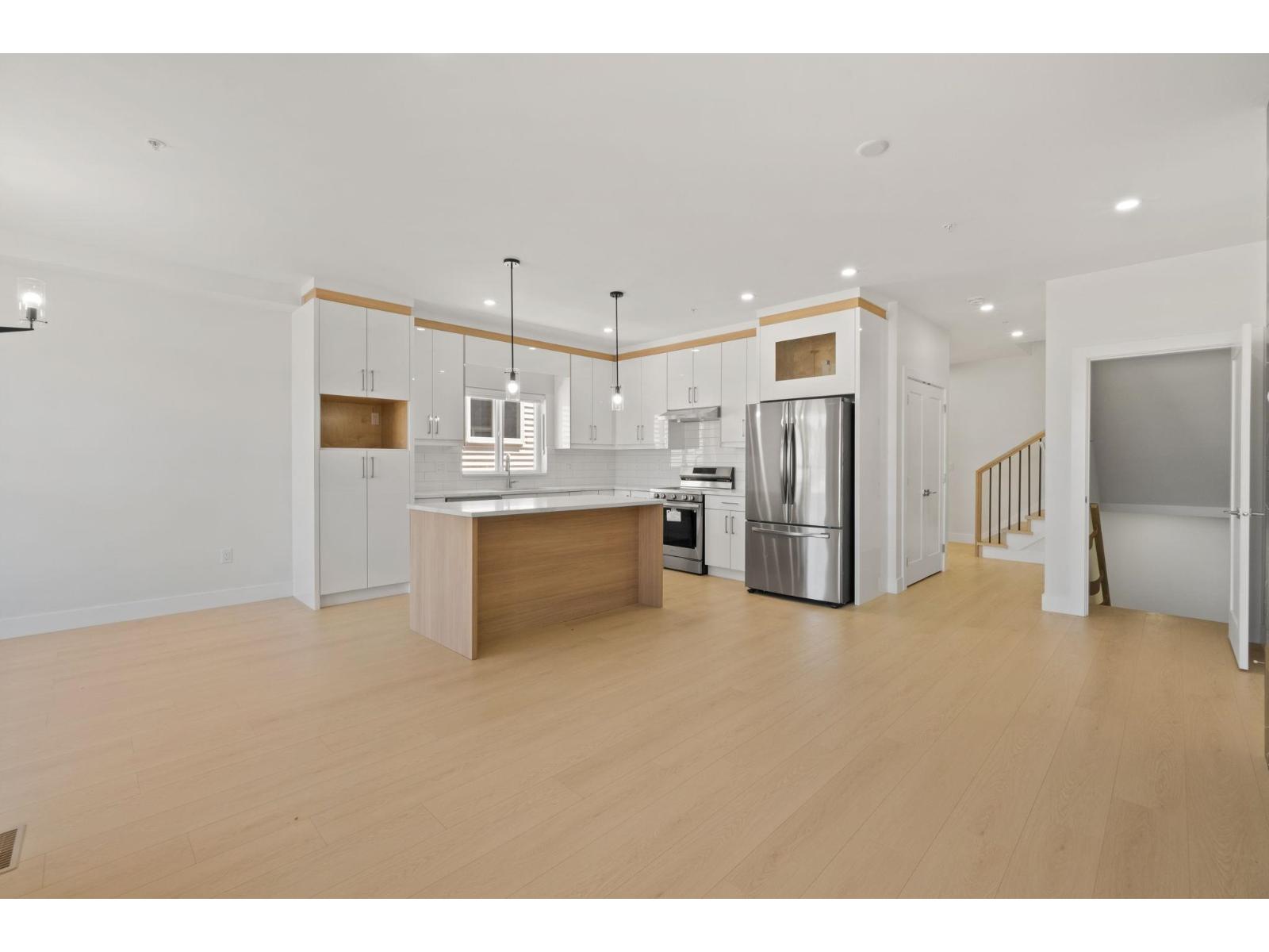 32539 Higginbottom Court, Mission, British Columbia  V2V 2T7 - Photo 8 - R3131765