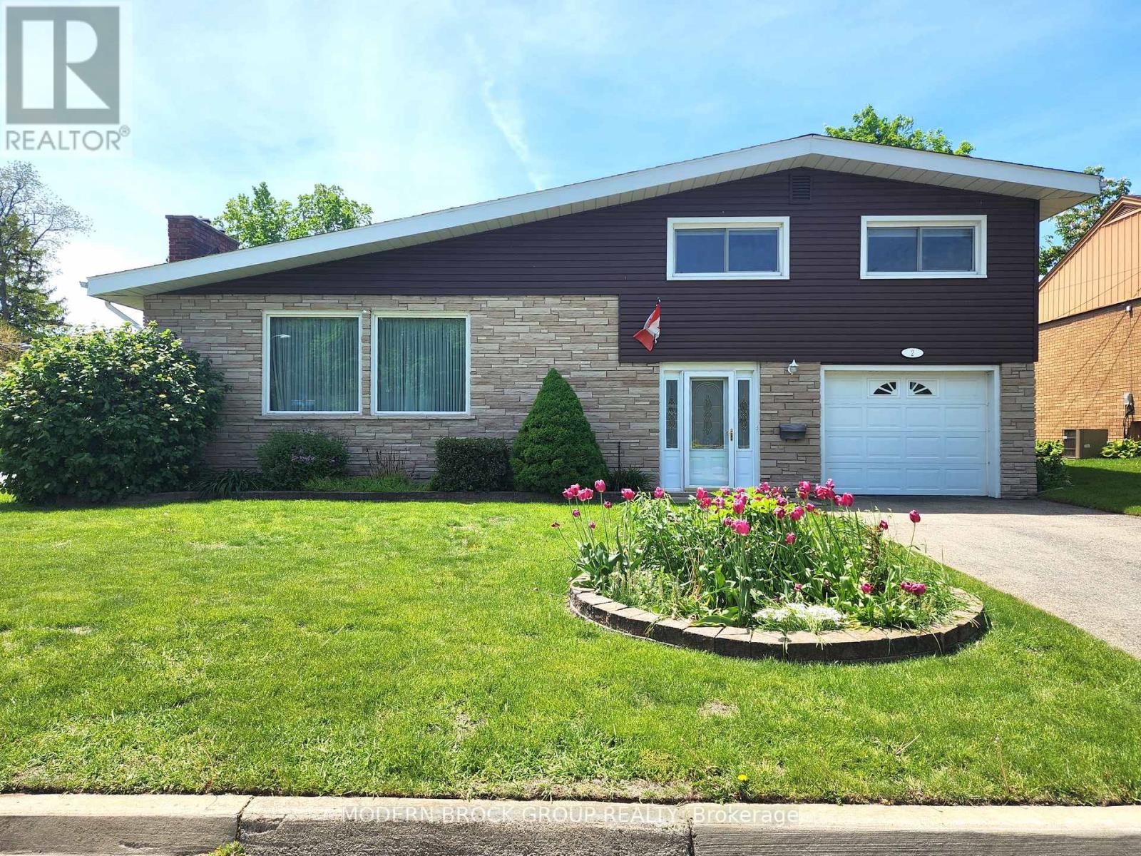 2 WOODLAWN PLACE, Brockville, Ontario