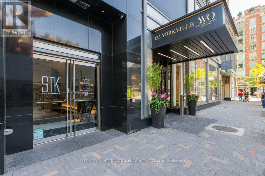<div class="slider-price">$639,000</div><p>409 - 155 Yorkville Avenue, Toronto, Ontario</p>