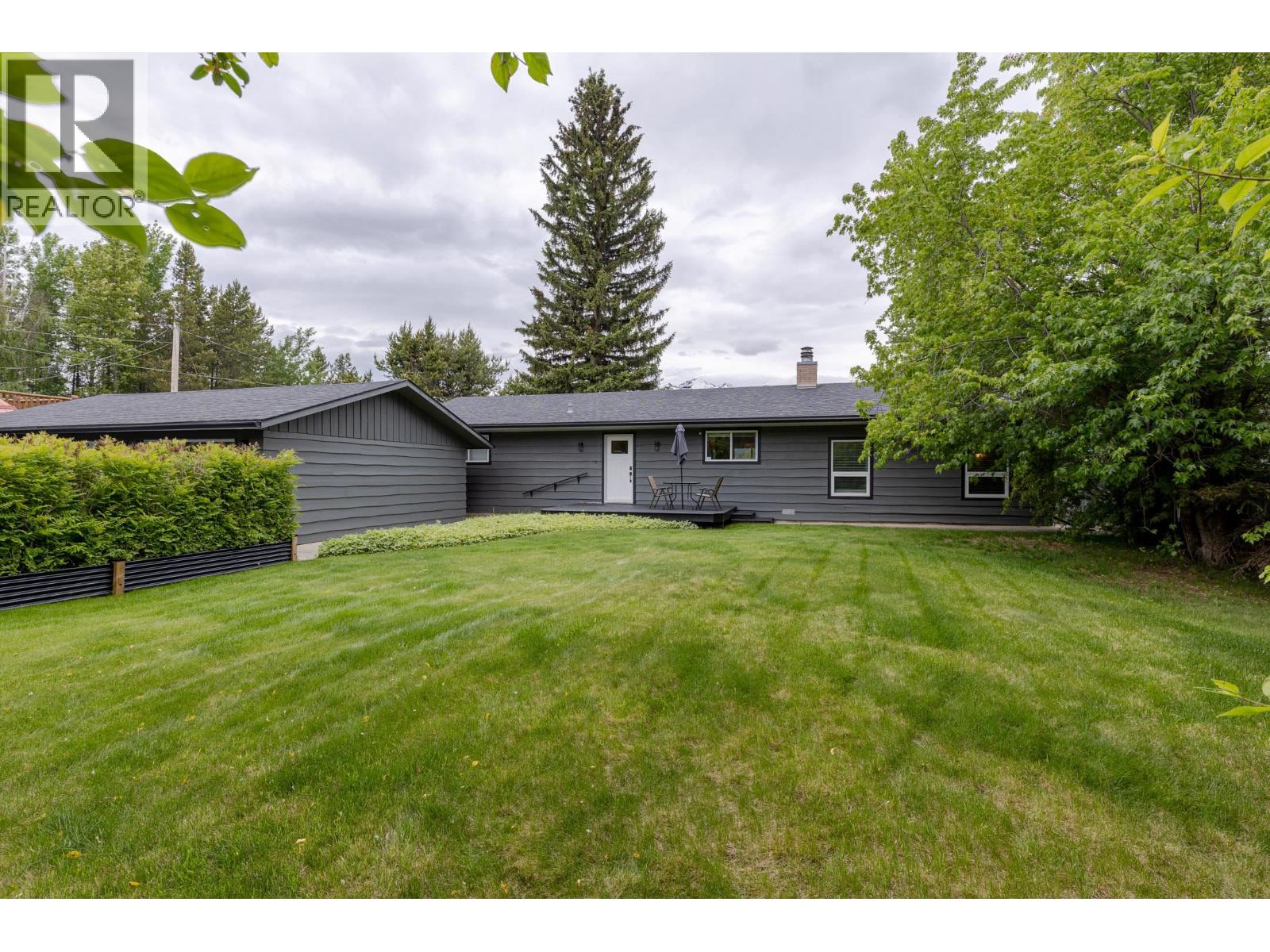 1934 Cranberry Place, Valemount, British Columbia  V0E 2Z0 - Photo 2 - R3132515