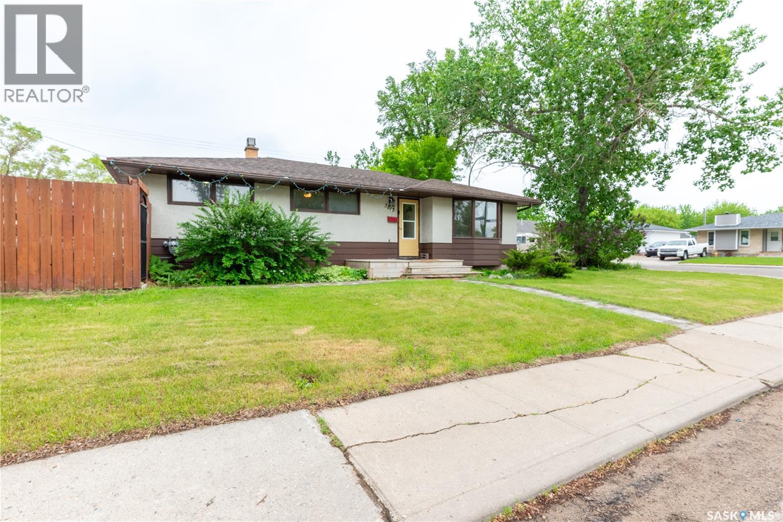 3815 Van Horne Avenue, Regina, Saskatchewan  S4S 1M5 - Photo 2 - SK038266