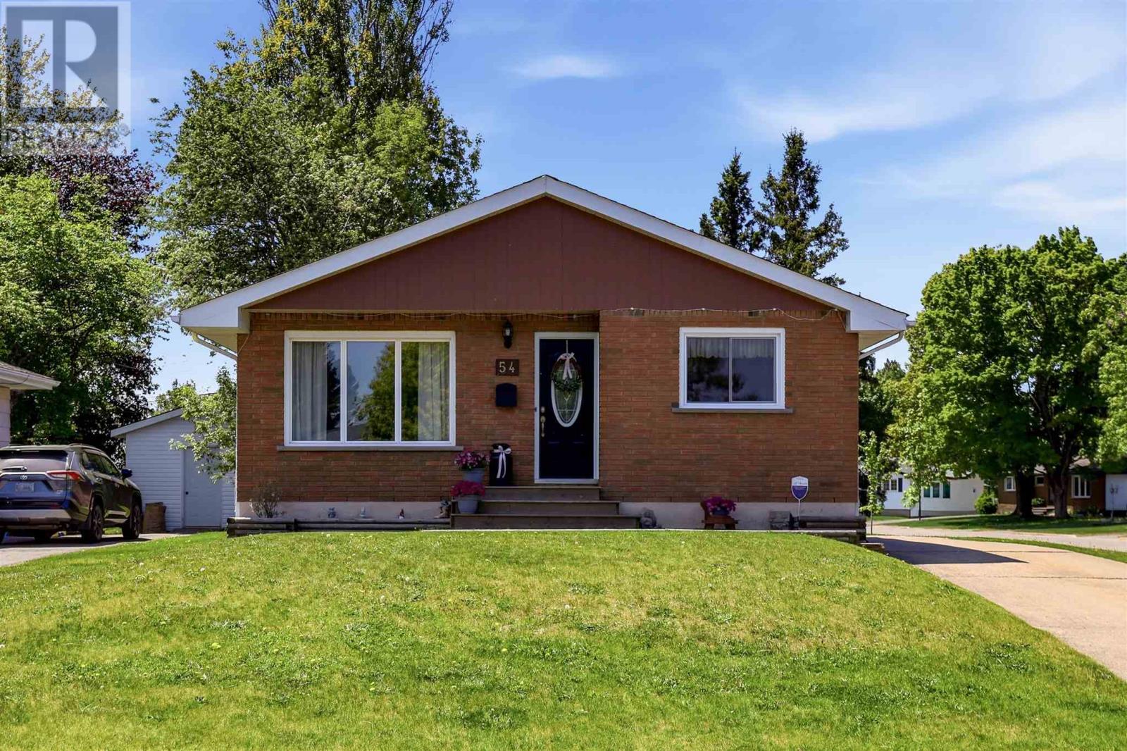 54 Wayne Ct, Sault Ste. Marie, Ontario  P6A 4S4 - Photo 2 - SM261317