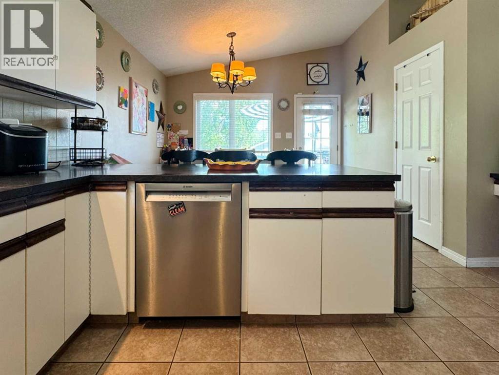 93 Heritage Crescent W, Lethbridge, Alberta  T1K 6X2 - Photo 9 - A2317590