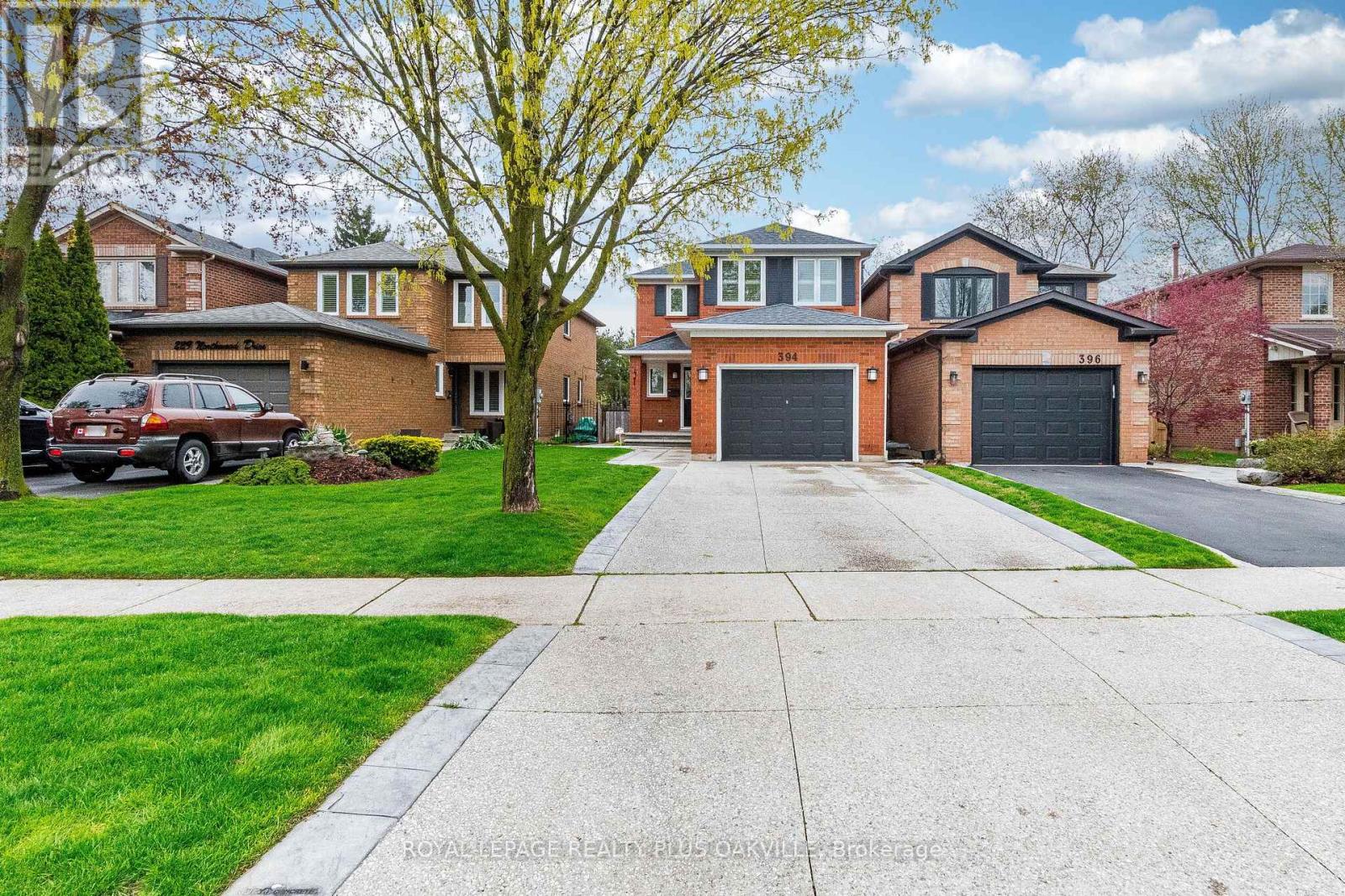 394 MAIDSTONE CRESCENT, Oakville, Ontario