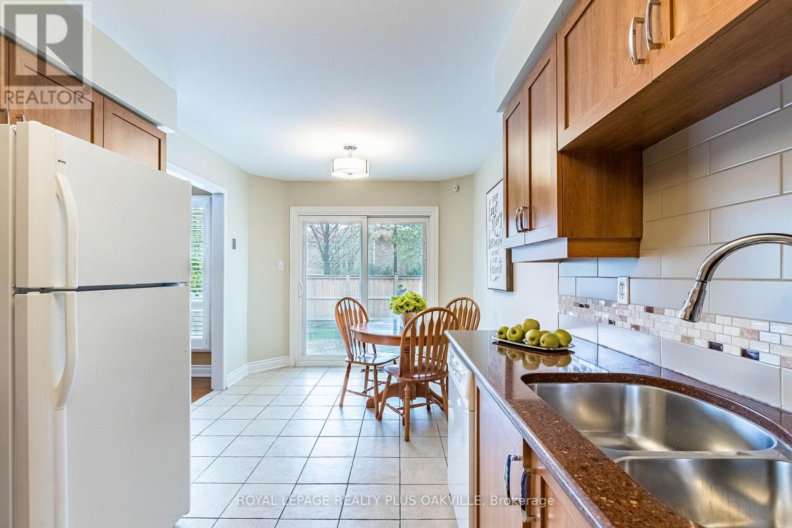 394 Maidstone Crescent, Oakville, Ontario  L6M 1A1 - Photo 11 - W13245512