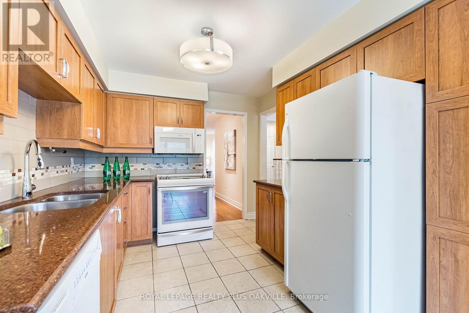 394 Maidstone Crescent, Oakville, Ontario  L6M 1A1 - Photo 16 - W13245512