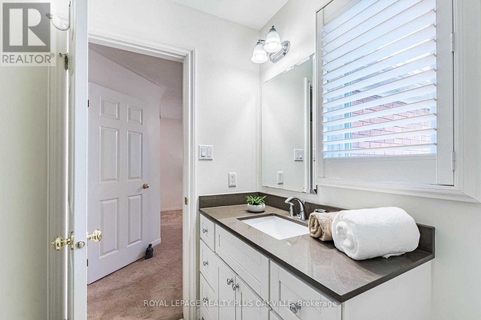 394 Maidstone Crescent, Oakville, Ontario  L6M 1A1 - Photo 28 - W13245512