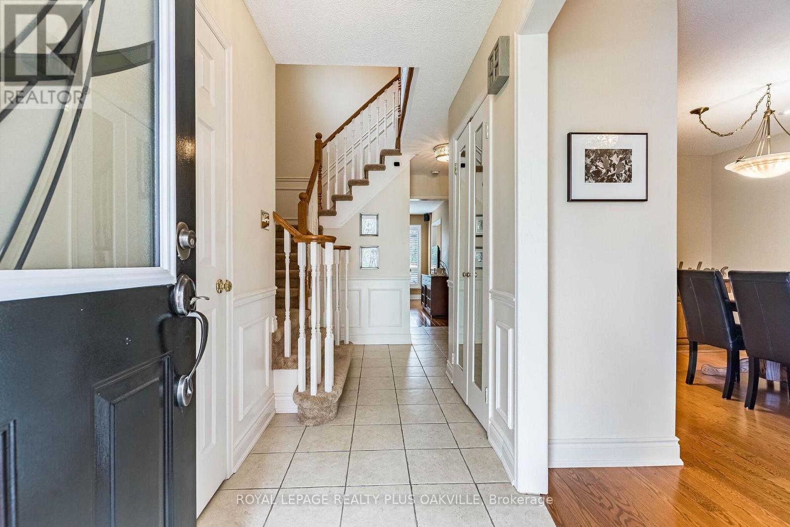 394 Maidstone Crescent, Oakville, Ontario  L6M 1A1 - Photo 3 - W13245512