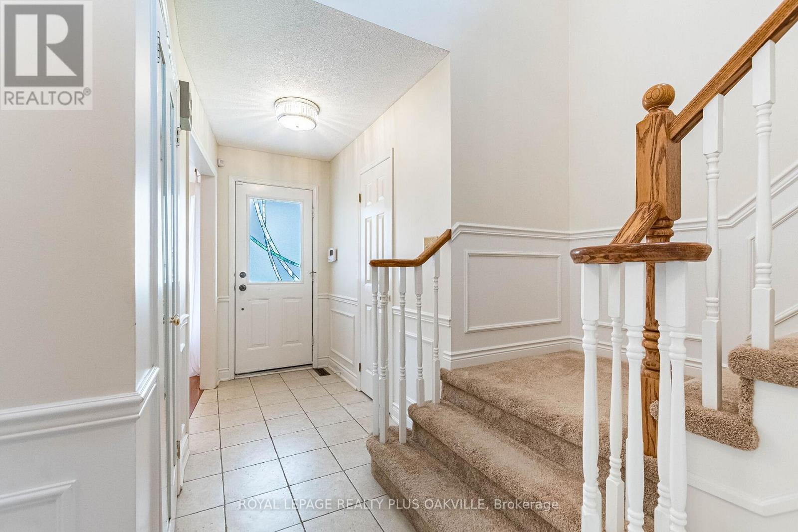 394 Maidstone Crescent, Oakville, Ontario  L6M 1A1 - Photo 5 - W13245512