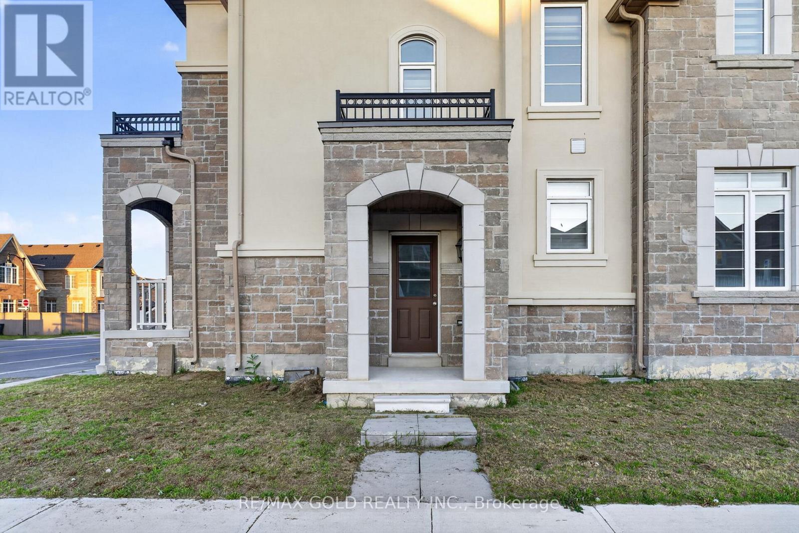 556 Brisdale Drive, Brampton, Ontario  L7A 0C3 - Photo 2 - W13245518