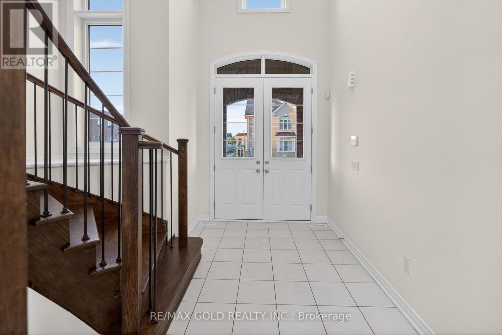 556 Brisdale Drive, Brampton, Ontario  L7A 0C3 - Photo 4 - W13245518