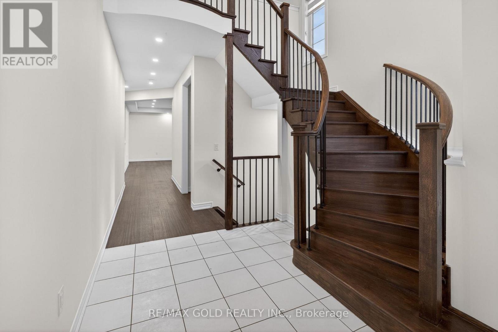 556 Brisdale Drive, Brampton, Ontario  L7A 0C3 - Photo 5 - W13245518