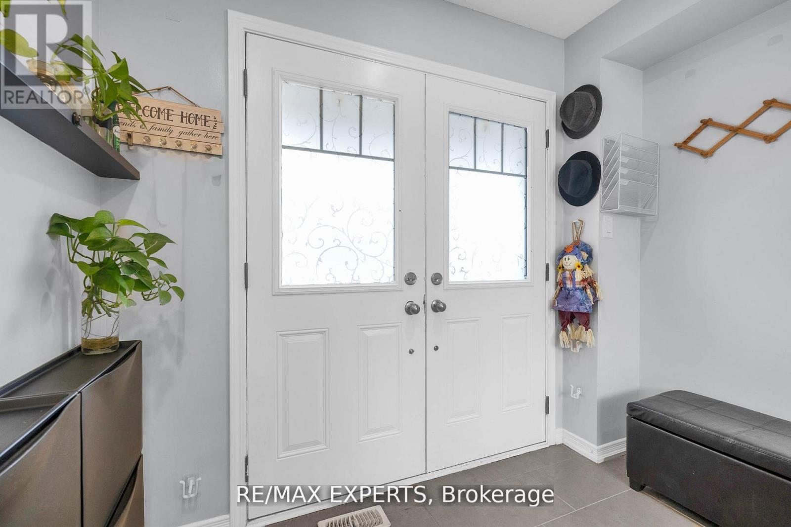 22 Hoover Road, Brampton, Ontario  L7A 4L2 - Photo 5 - W13245522