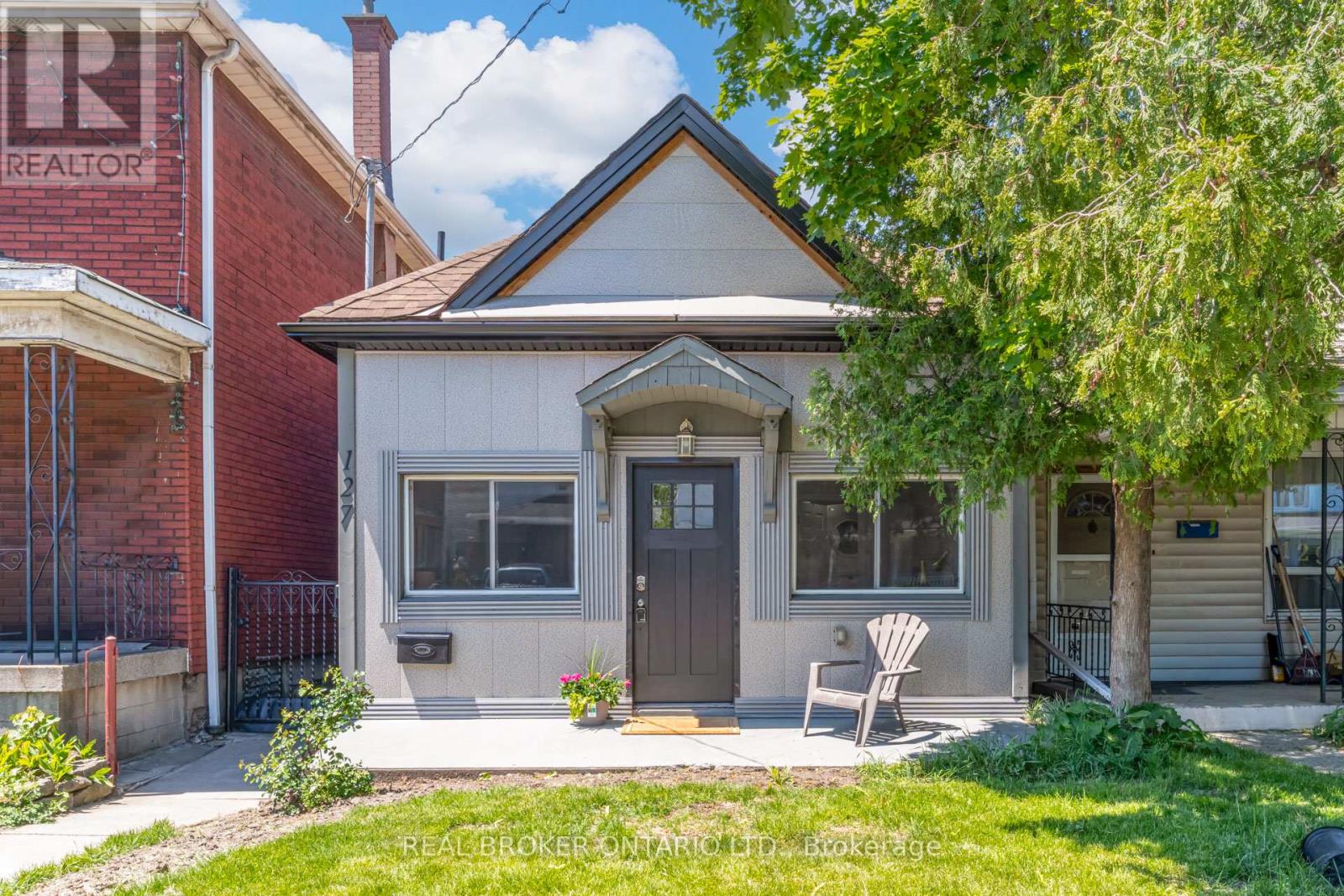 127 BARNESDALE AVENUE N, Hamilton, Ontario