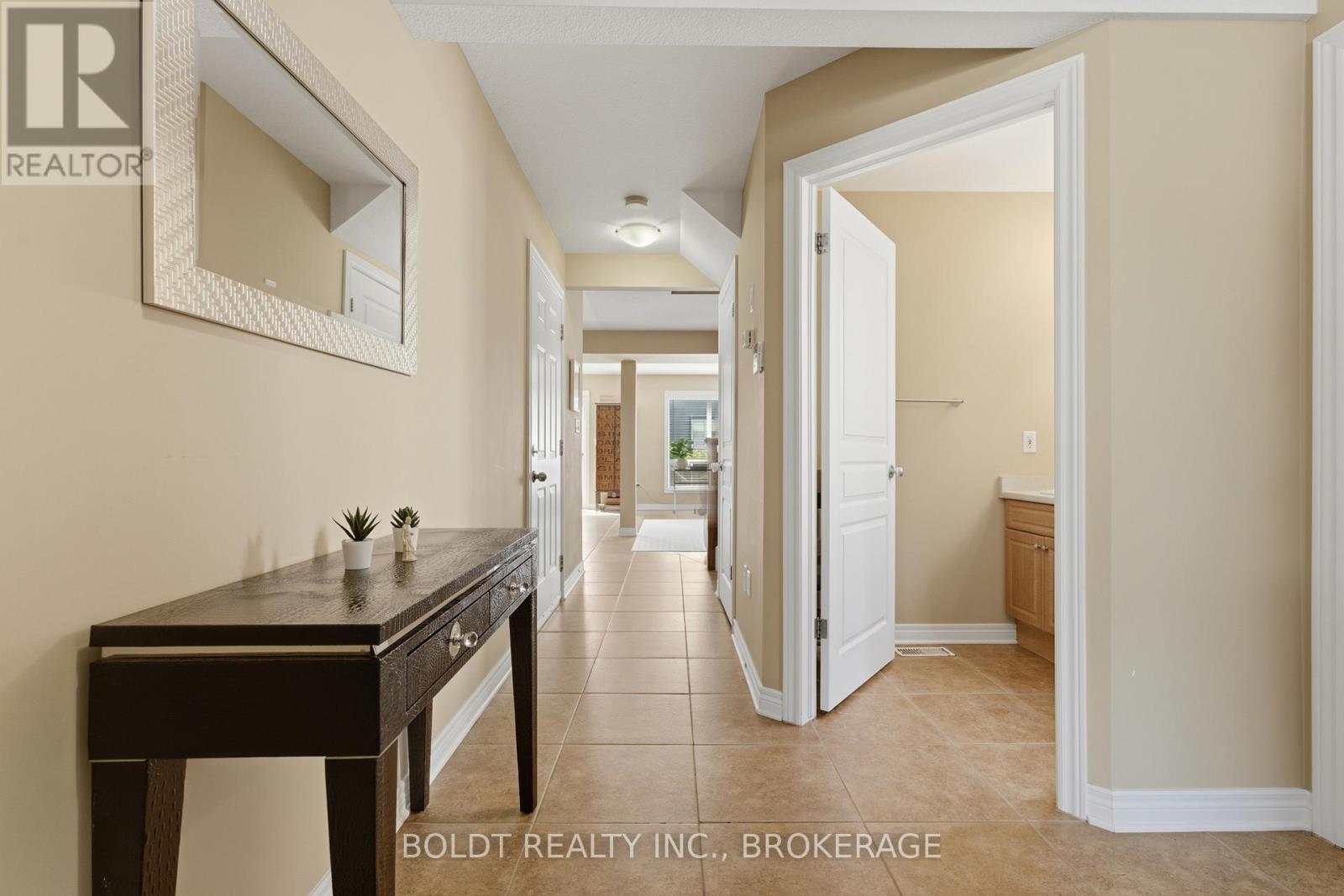 10 Flynn Court, St. Catharines, Ontario  L2R 6P9 - Photo 4 - X13245644