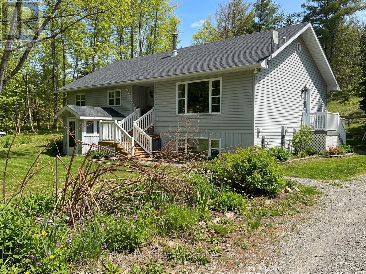 1041 Welch Road, Minden Hills, Ontario  K0M 2K0 - Photo 2 - X12812604