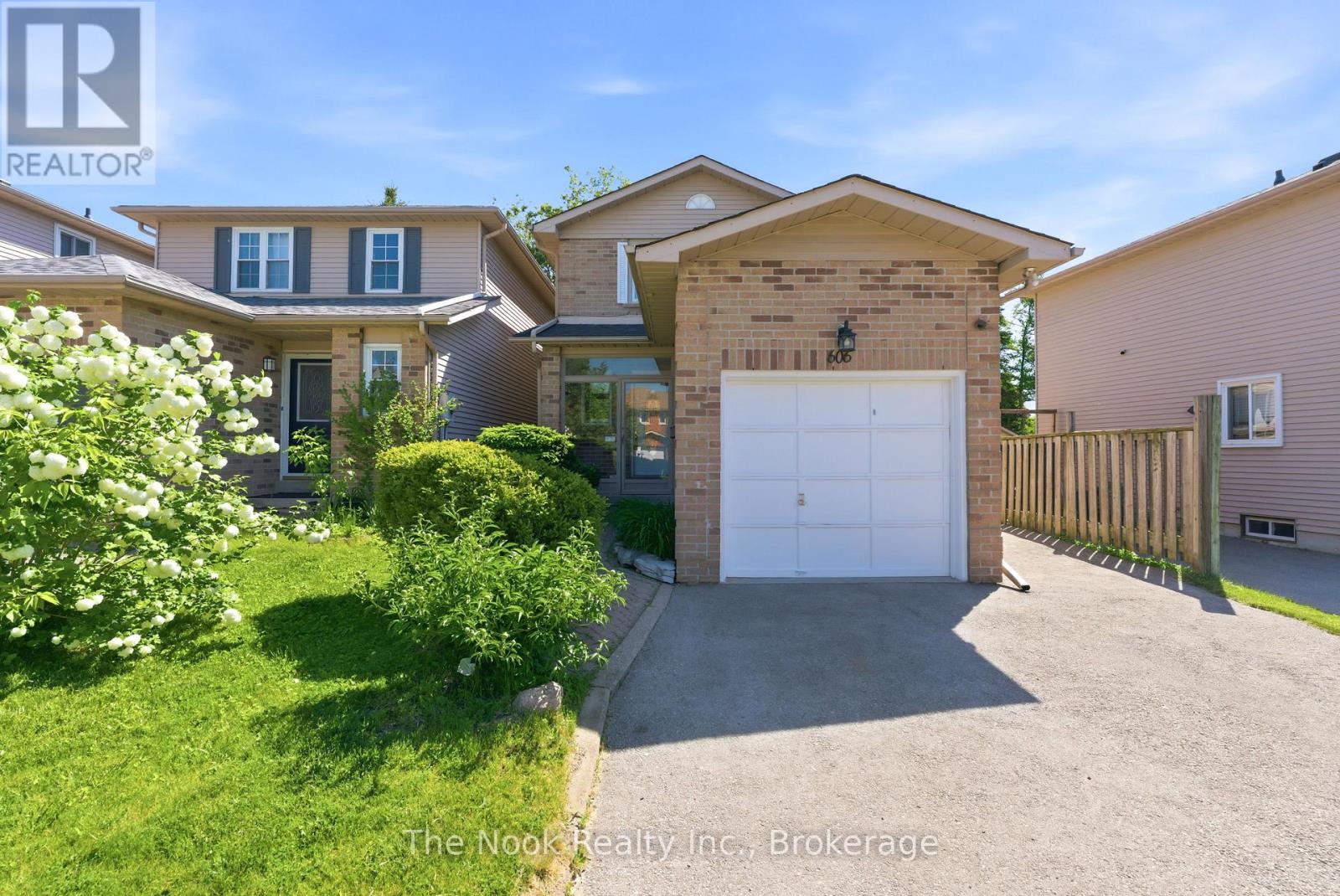 606 Cobblehill Drive, Oshawa, Ontario  L1K 1R4 - Photo 2 - E13125062