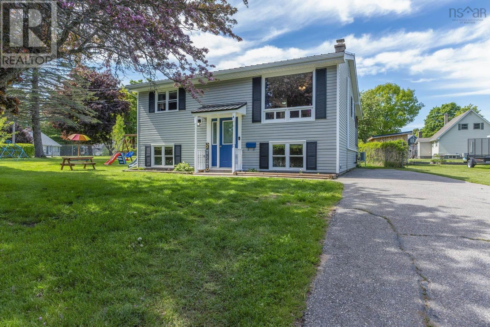 4 Reagh Avenue Avenue, Middleton, Nova Scotia  B0S 1P0 - Photo 1 - 202613297