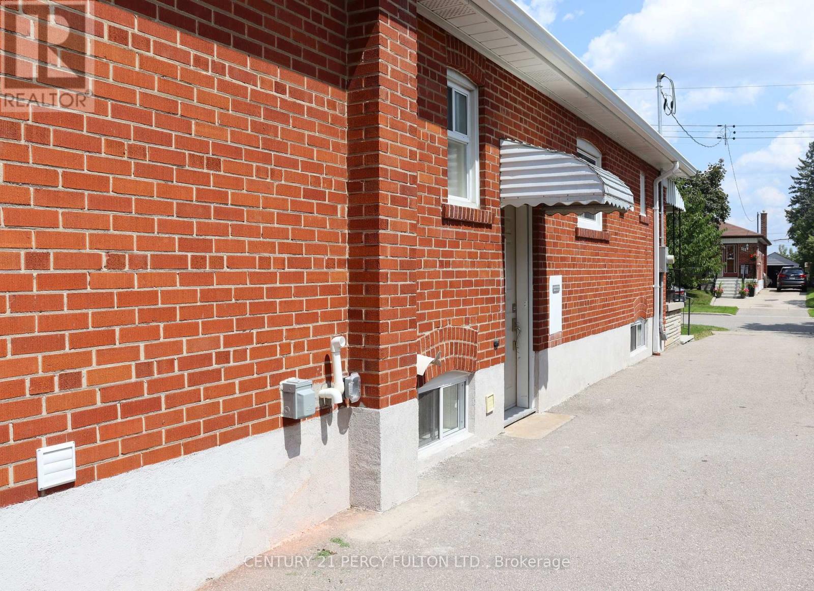 110 Gilroy Drive, Toronto, Ontario  M1P 2A1 - Photo 2 - E13241256