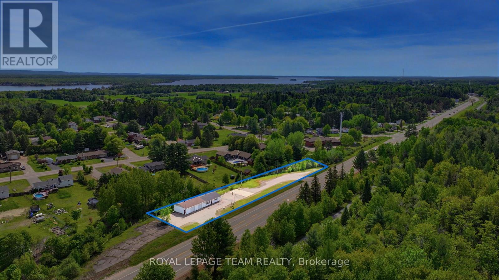2427 PETAWAWA BOULEVARD, Petawawa, Ontario