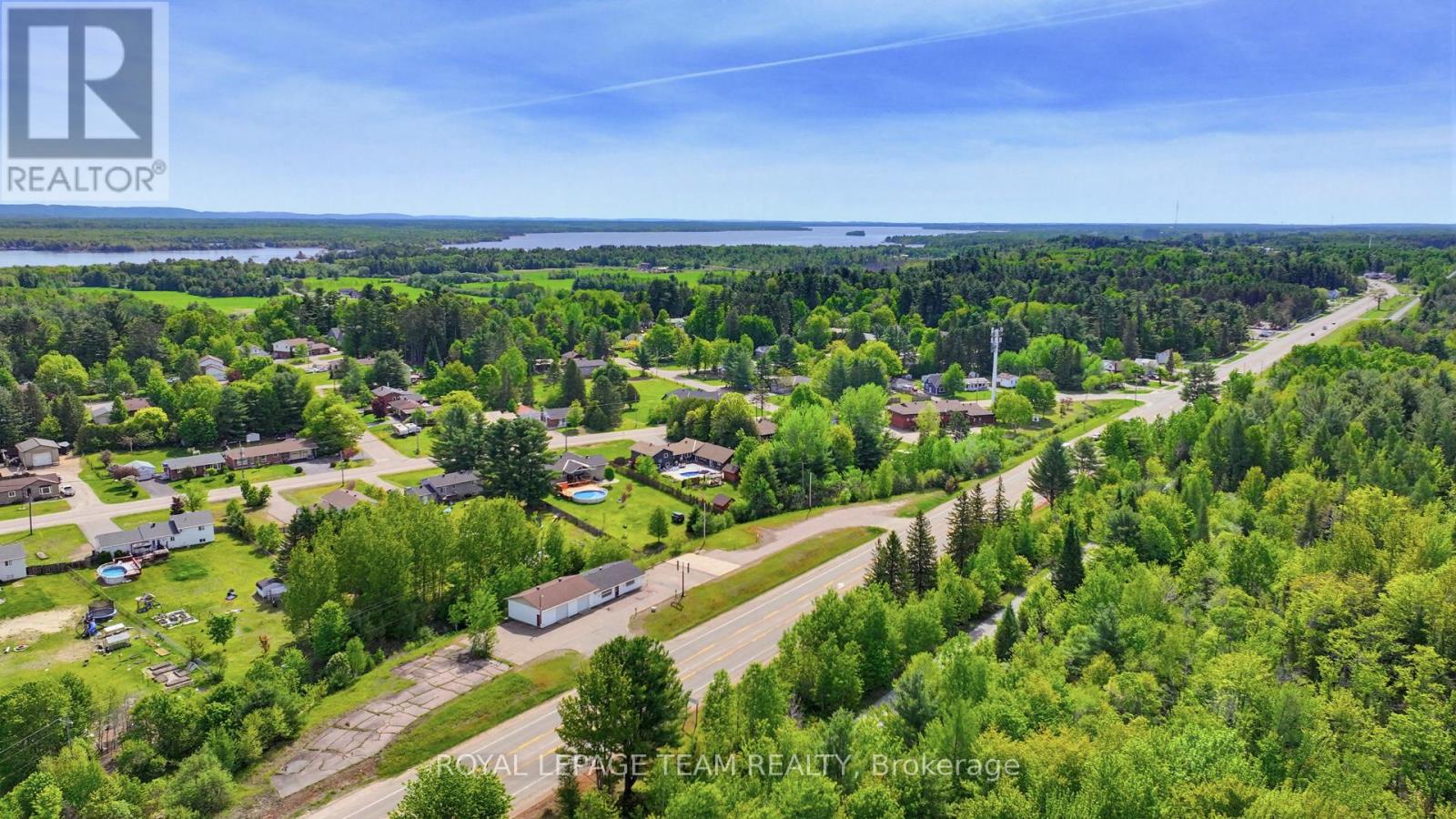 2427 Petawawa Boulevard, Petawawa, Ontario  K8H 2Z4 - Photo 2 - X13245724