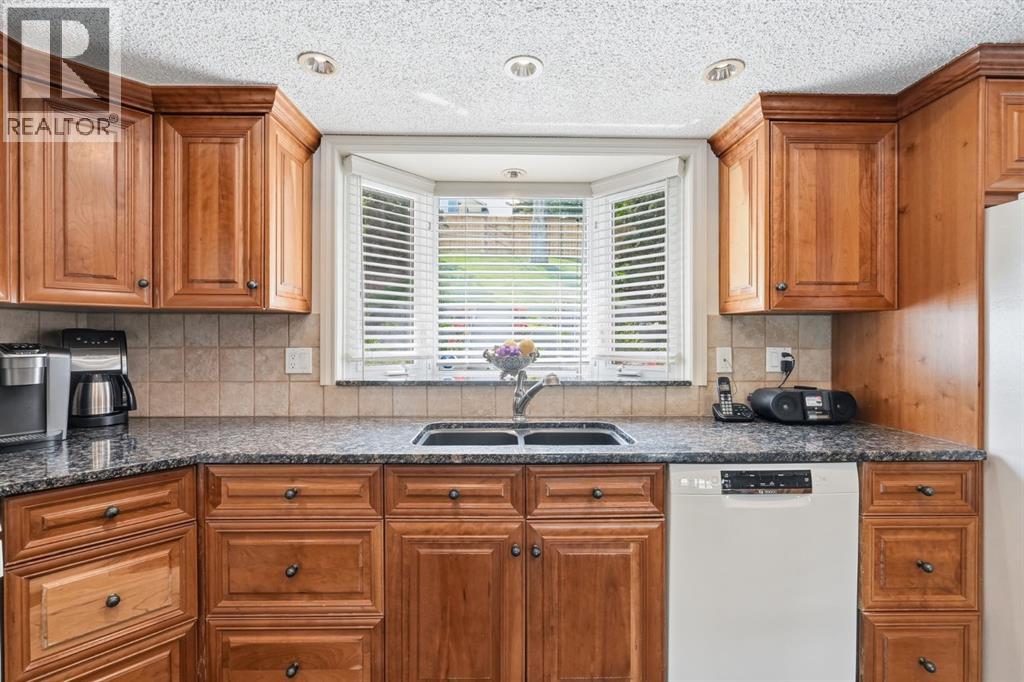 5807 Coach Hill Road SW, Calgary, Alberta  T3H 1E3 - Photo 14 - A2314860