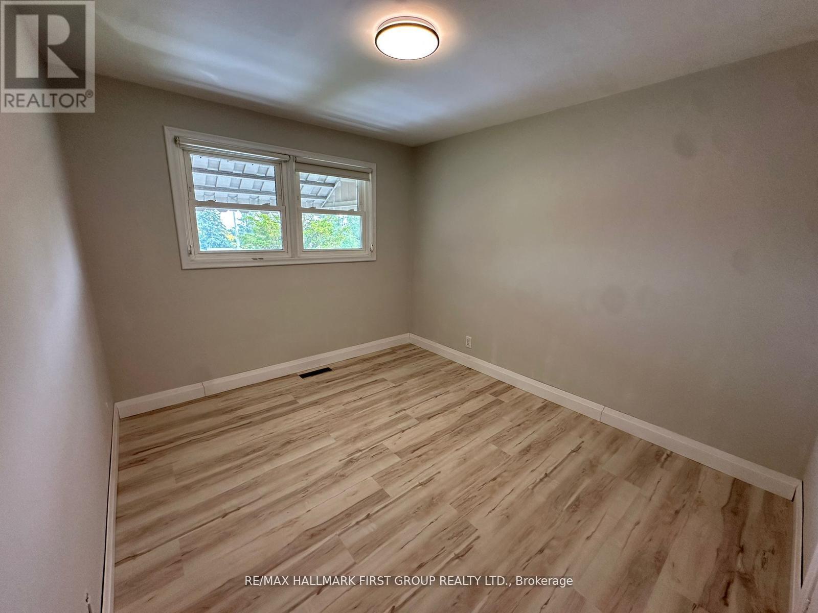 714 Tennyson Avenue, Oshawa, Ontario  L1H 3K4 - Photo 4 - E13245726