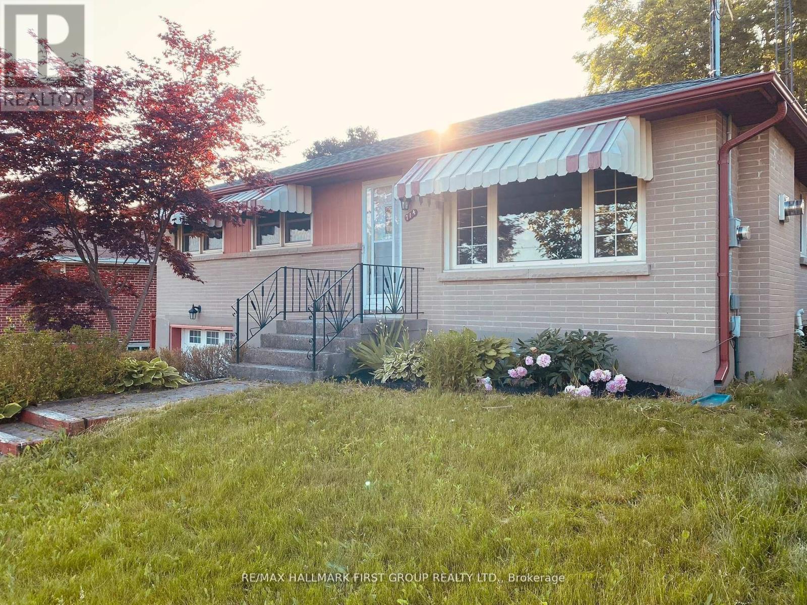 714 Tennyson Avenue, Oshawa, Ontario  L1H 3K4 - Photo 9 - E13245726