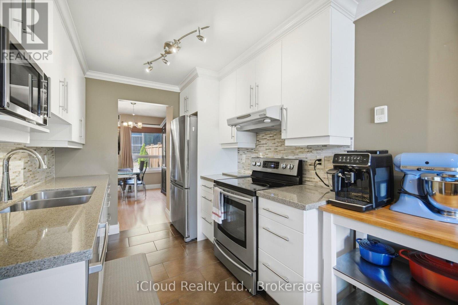 8 Lindridge Avenue, Brampton, Ontario  L6S 3W9 - Photo 7 - W13245698