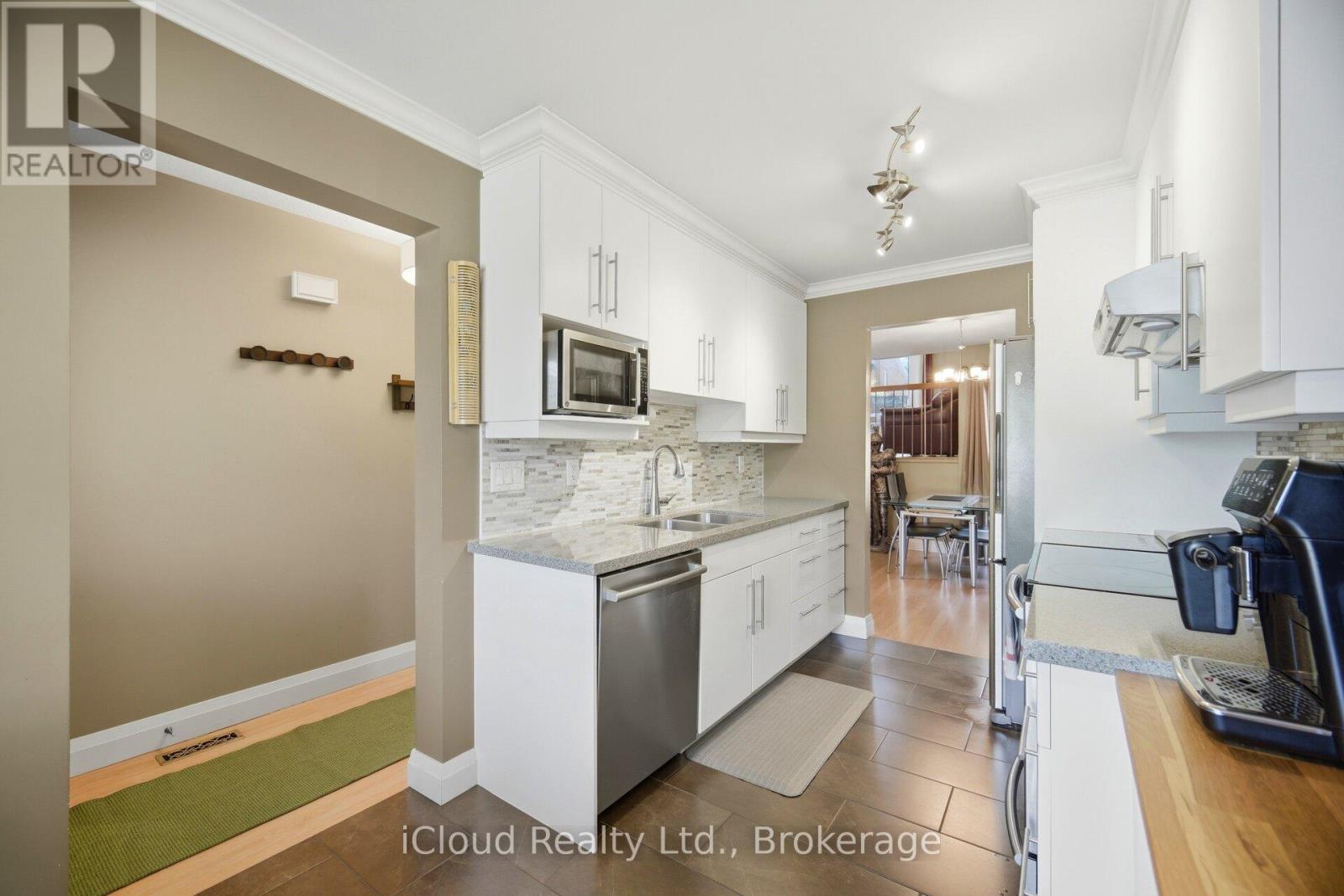 8 Lindridge Avenue, Brampton, Ontario  L6S 3W9 - Photo 8 - W13245698