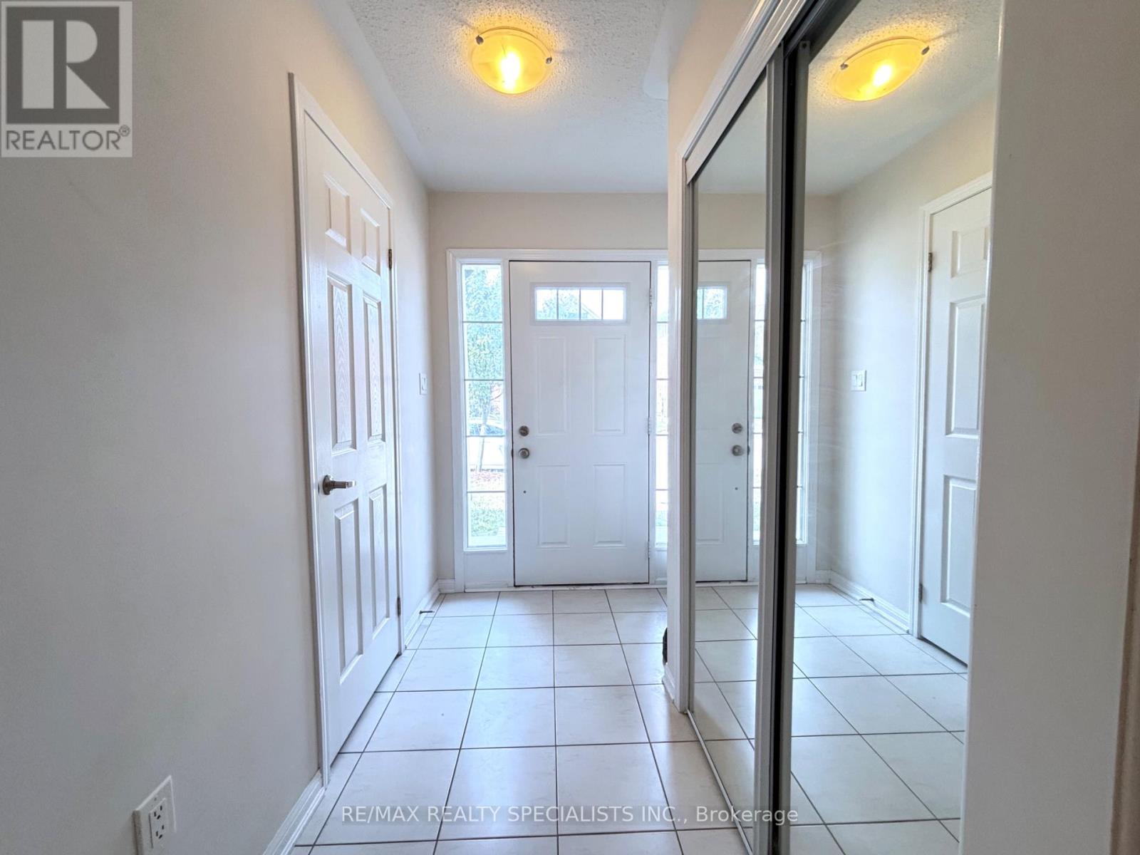 230 Mortimer Crescent, Milton, Ontario L9T 8N7 - Photo 2 - W13245720