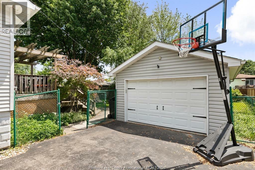 12341 St. Denis, Tecumseh, Ontario  N8N 1L1 - Photo 4 - 26013118