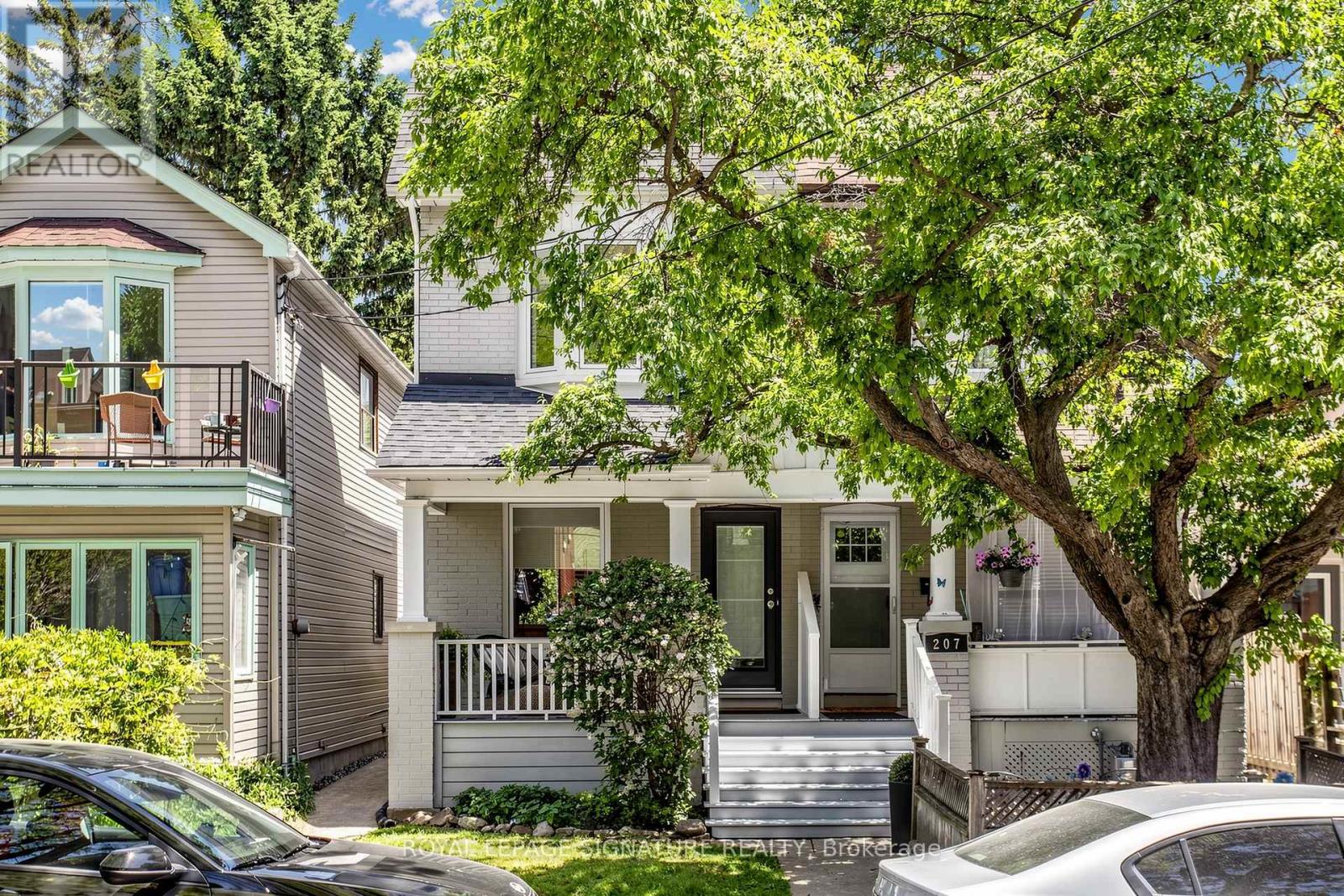 209 Rhodes Avenue, Toronto, Ontario  M4L 3A2 - Photo 2 - E13241346