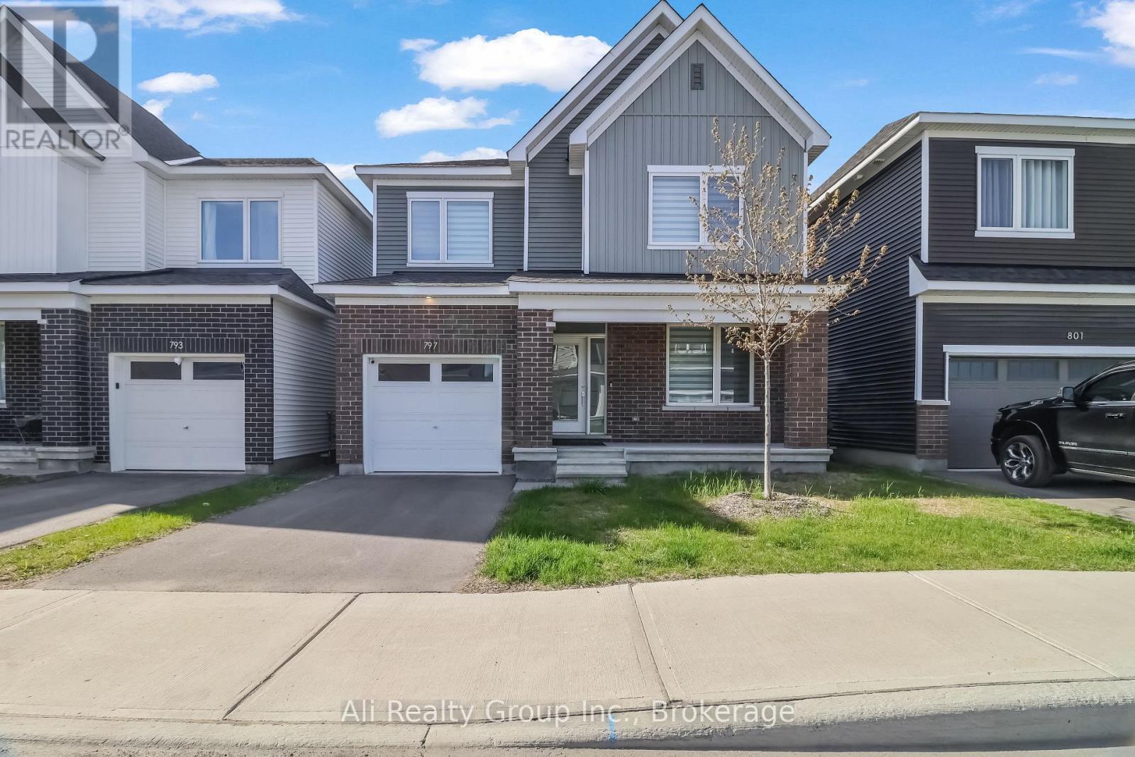 797 EMINENCE STREET, Ottawa, Ontario